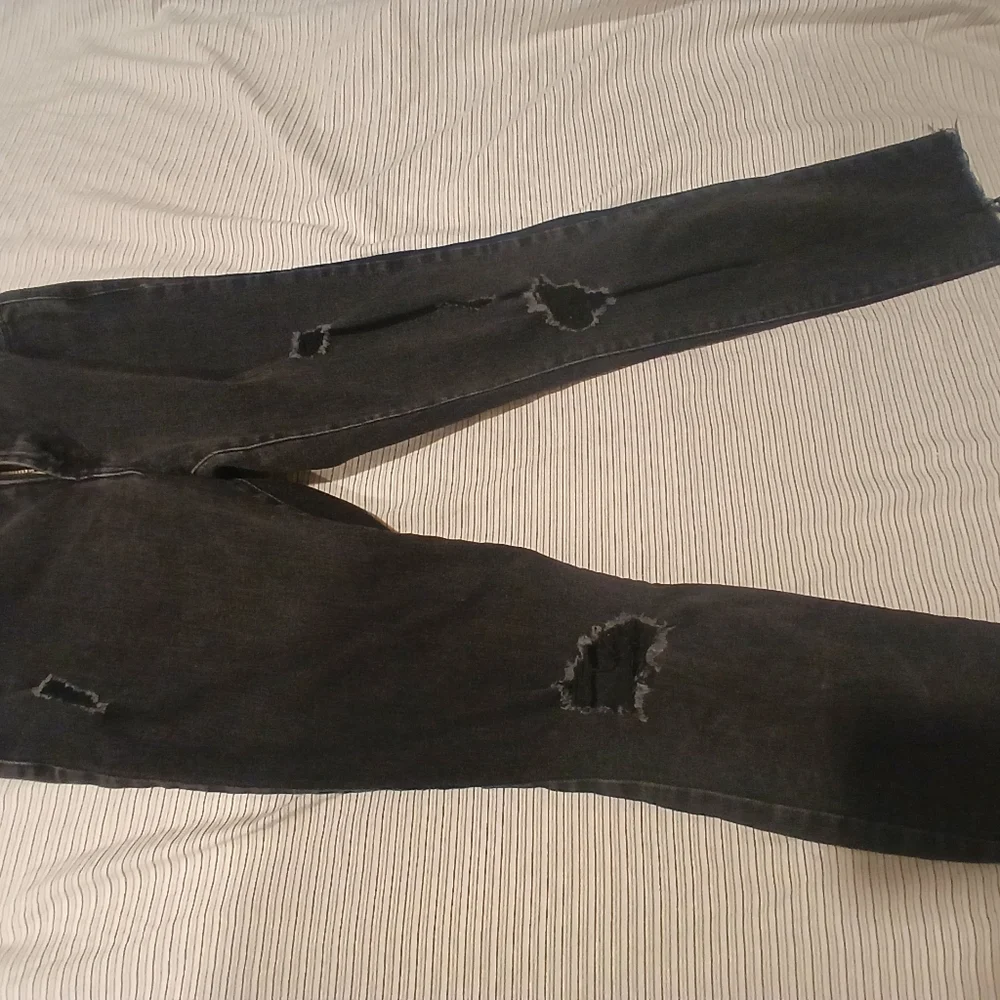 Distressed High Rise Skinny Jeans 👖 - Picture 3 of 4